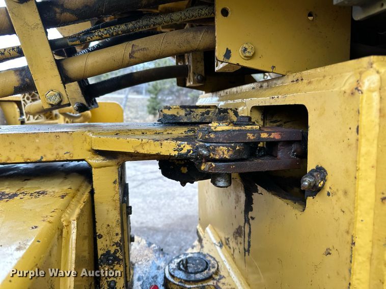 image for item DL7873 1999 Caterpillar CS-433C single drum vibratory roller