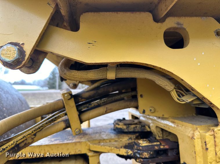 image for item DL7873 1999 Caterpillar CS-433C single drum vibratory roller