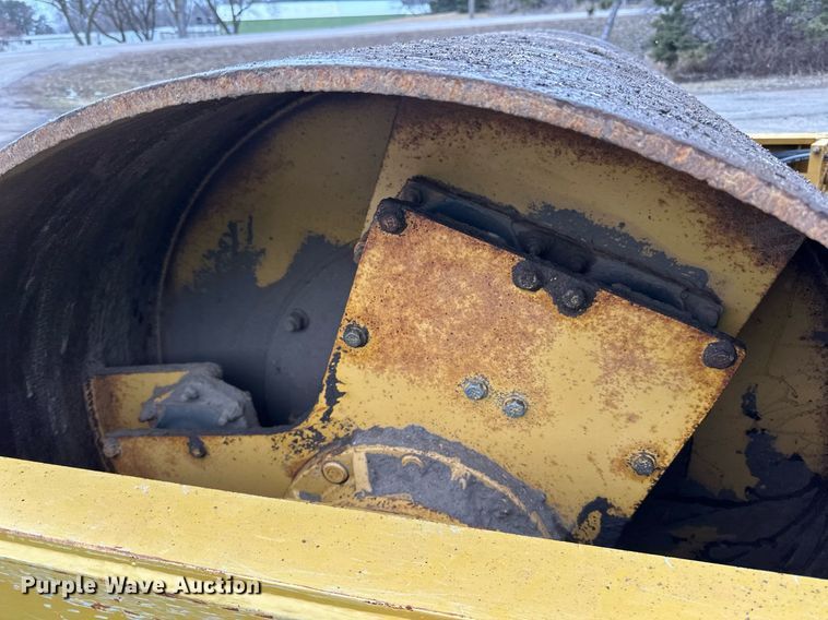 image for item DL7873 1999 Caterpillar CS-433C single drum vibratory roller