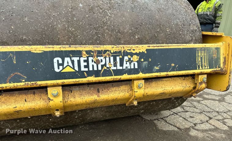 image for item DL7873 1999 Caterpillar CS-433C single drum vibratory roller