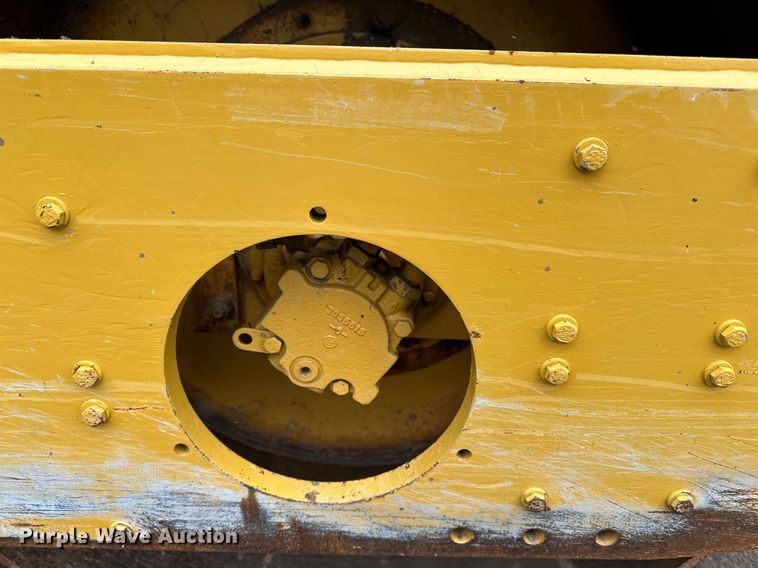 image for item DL7873 1999 Caterpillar CS-433C single drum vibratory roller