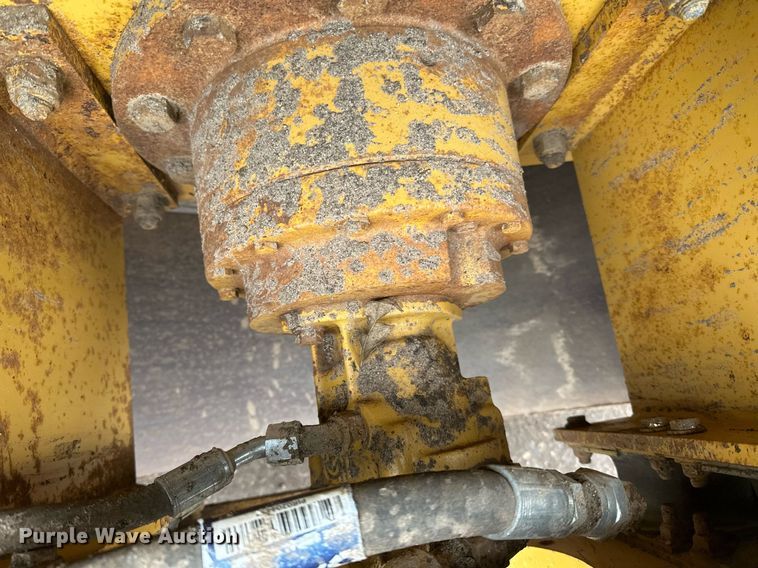 image for item DL7873 1999 Caterpillar CS-433C single drum vibratory roller