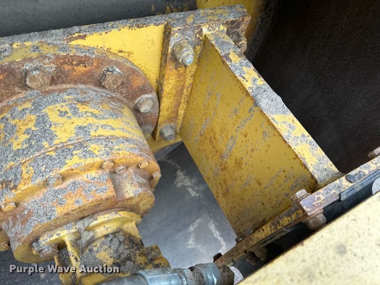 image for item DL7873 1999 Caterpillar CS-433C single drum vibratory roller