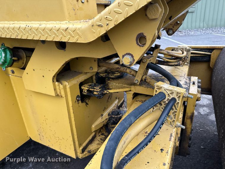 image for item DL7873 1999 Caterpillar CS-433C single drum vibratory roller