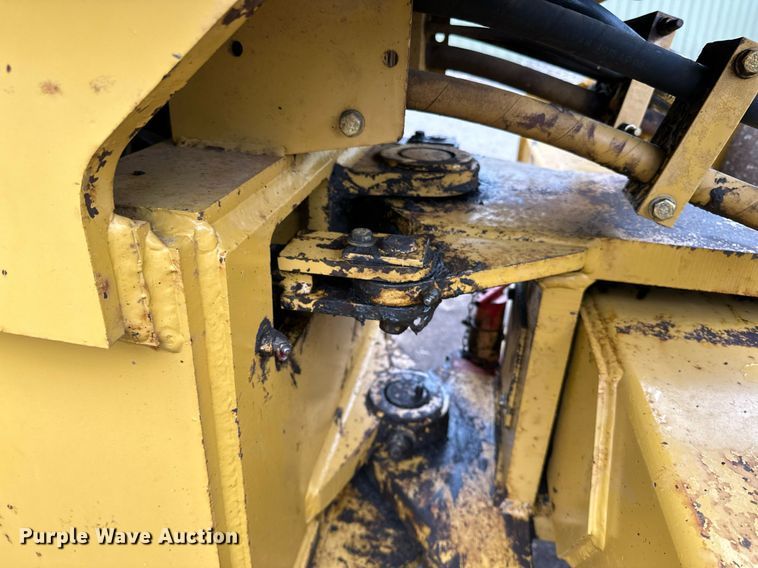 image for item DL7873 1999 Caterpillar CS-433C single drum vibratory roller