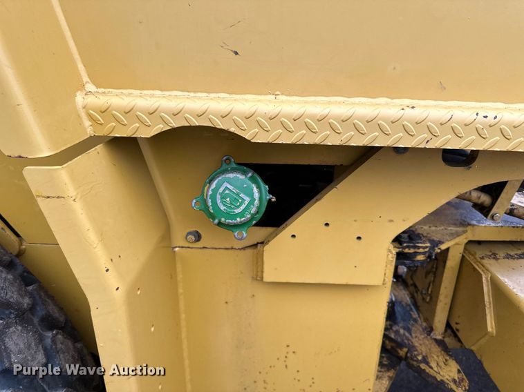 image for item DL7873 1999 Caterpillar CS-433C single drum vibratory roller