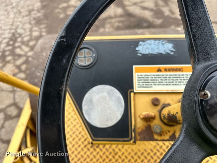 image for item DL7873 1999 Caterpillar CS-433C single drum vibratory roller