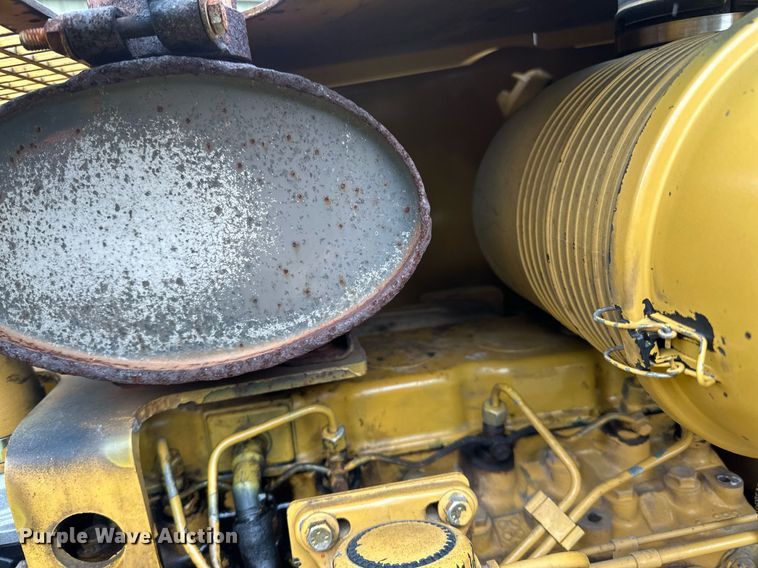 image for item DL7873 1999 Caterpillar CS-433C single drum vibratory roller