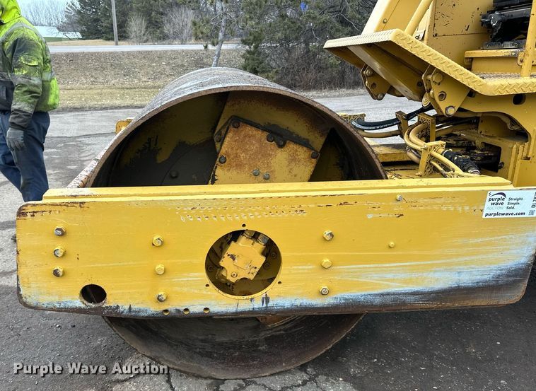 image for item DL7873 1999 Caterpillar CS-433C single drum vibratory roller