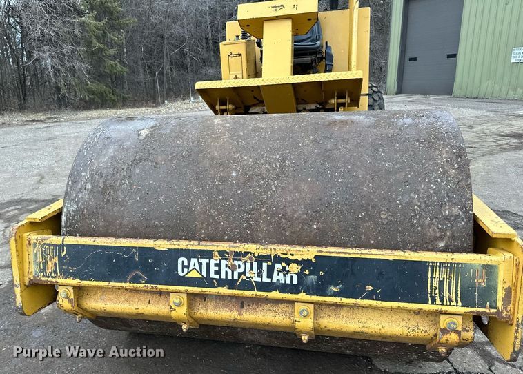 image for item DL7873 1999 Caterpillar CS-433C single drum vibratory roller