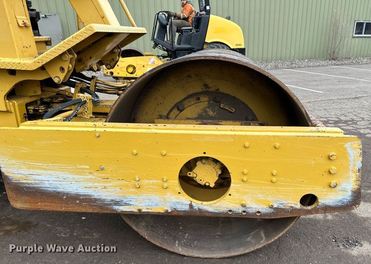 image for item DL7873 1999 Caterpillar CS-433C single drum vibratory roller