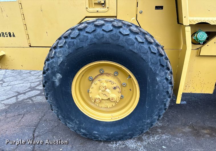 image for item DL7873 1999 Caterpillar CS-433C single drum vibratory roller