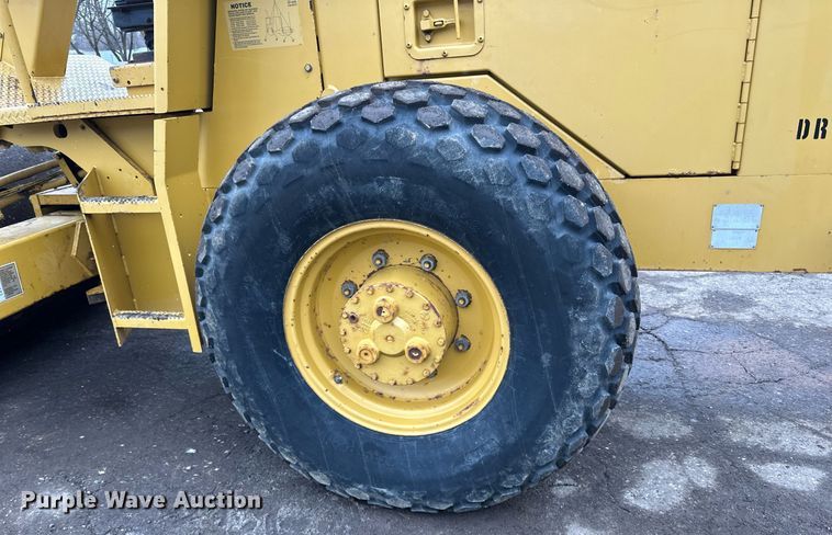 image for item DL7873 1999 Caterpillar CS-433C single drum vibratory roller