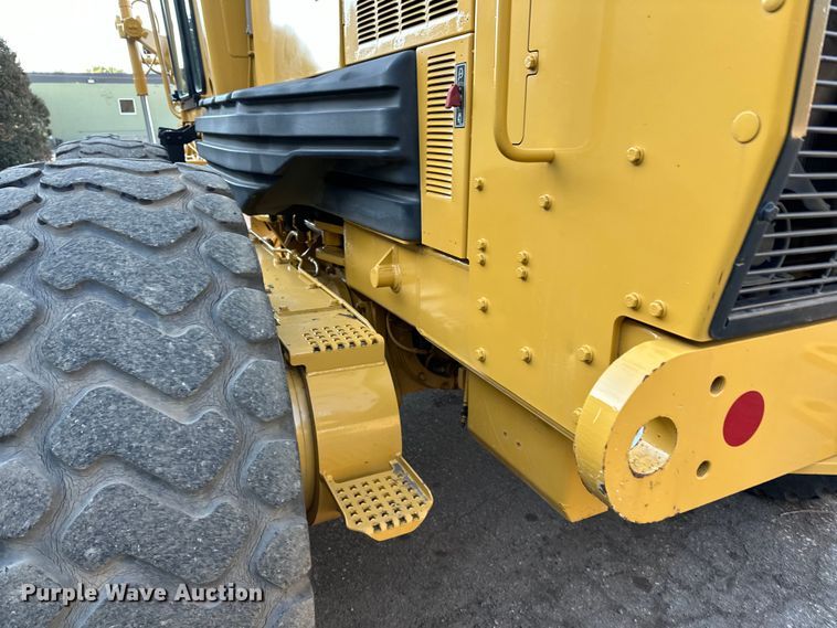 image for item DL7874 2007 Caterpillar 140H VHP Plus motor grader