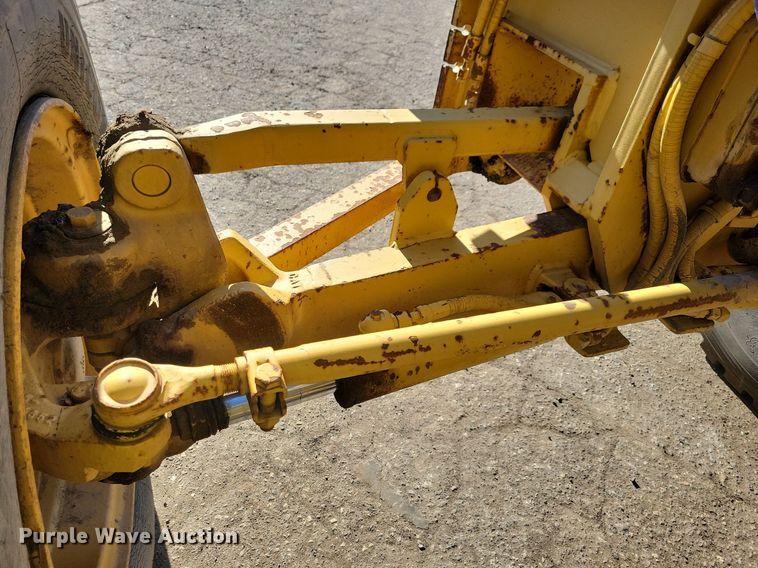 image for item DL7877 1994 Caterpillar 140G motor grader