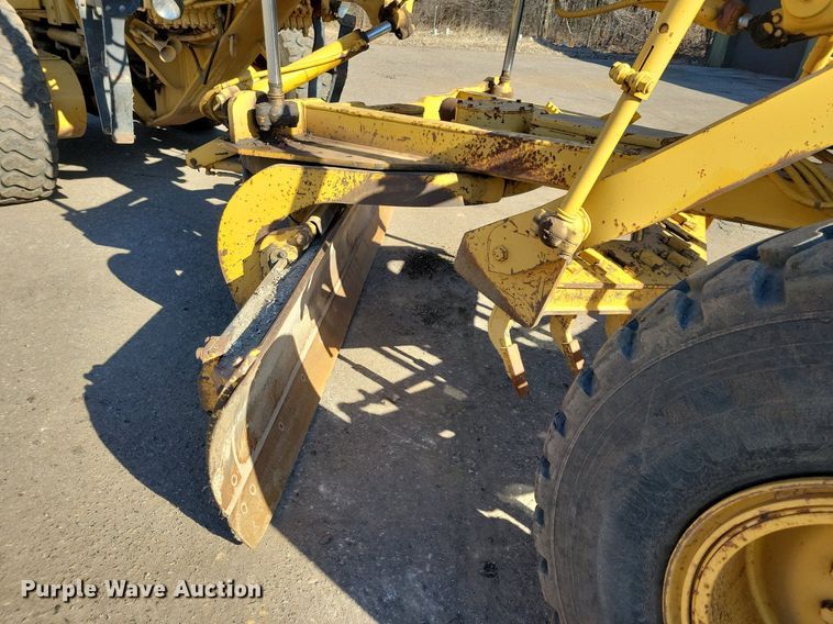 image for item DL7877 1994 Caterpillar 140G motor grader