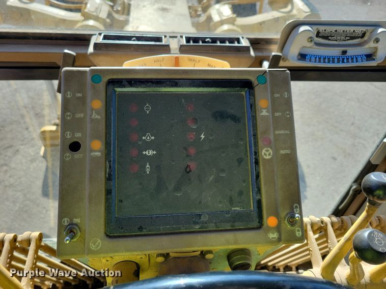 image for item DL7877 1994 Caterpillar 140G motor grader