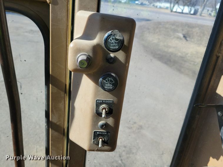 image for item DL7877 1994 Caterpillar 140G motor grader