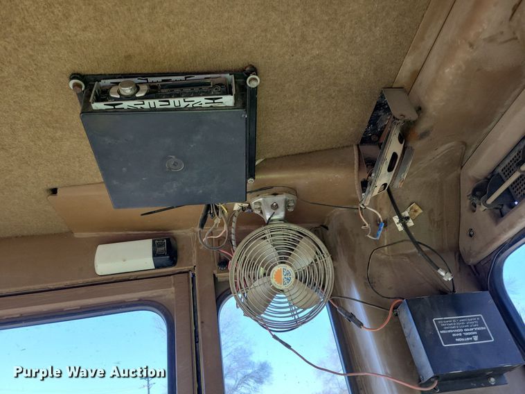 image for item DL7877 1994 Caterpillar 140G motor grader