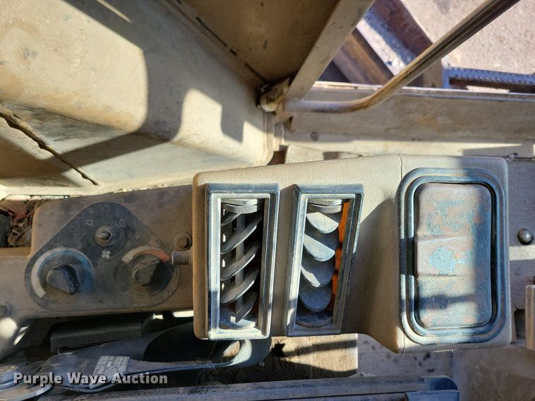 image for item DL7877 1994 Caterpillar 140G motor grader