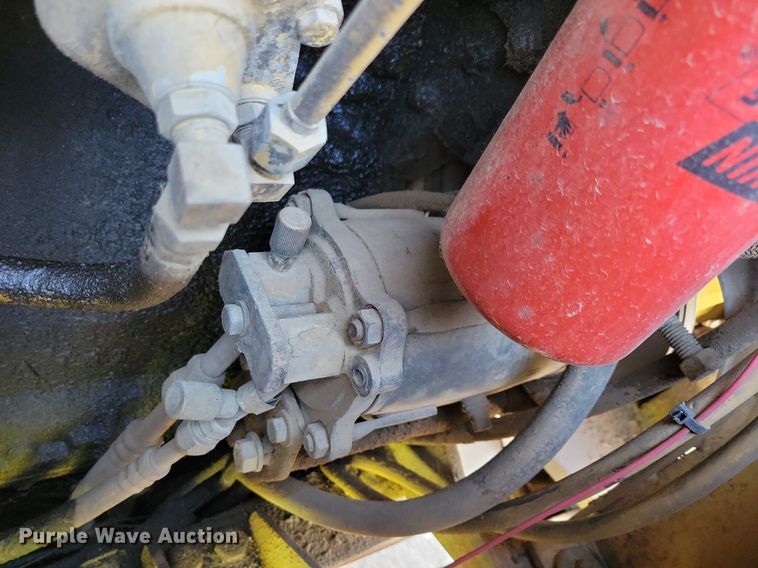 image for item DL7877 1994 Caterpillar 140G motor grader