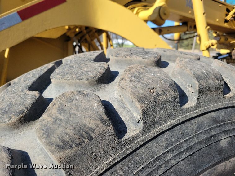 image for item DL7877 1994 Caterpillar 140G motor grader