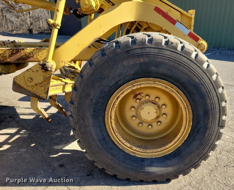 image for item DL7877 1994 Caterpillar 140G motor grader