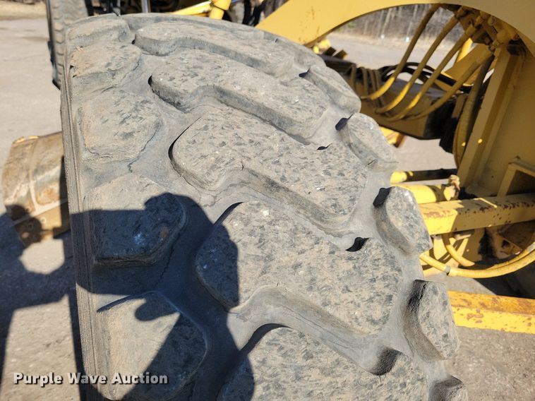 image for item DL7877 1994 Caterpillar 140G motor grader