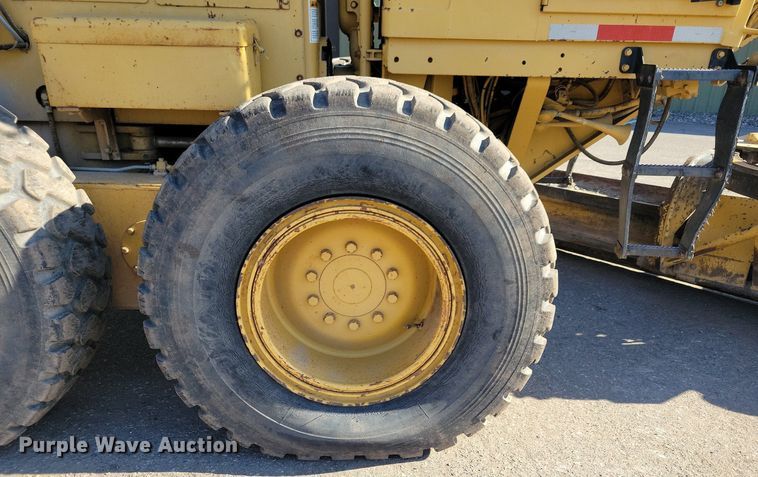 image for item DL7877 1994 Caterpillar 140G motor grader