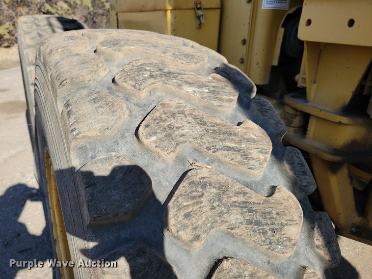 image for item DL7877 1994 Caterpillar 140G motor grader