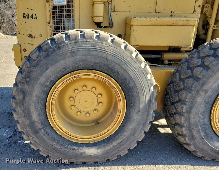 image for item DL7877 1994 Caterpillar 140G motor grader