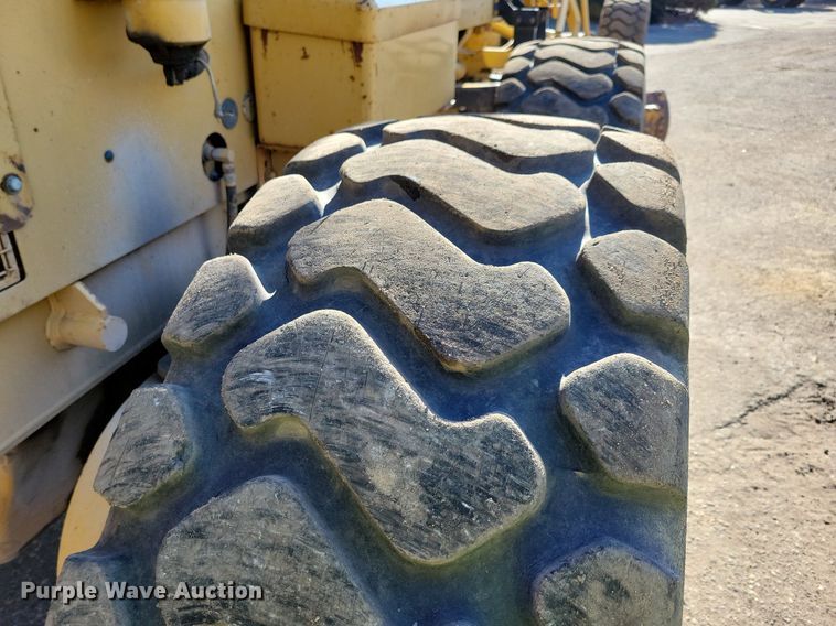 image for item DL7877 1994 Caterpillar 140G motor grader