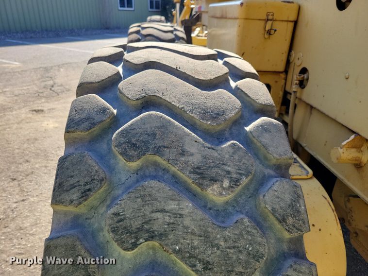 image for item DL7877 1994 Caterpillar 140G motor grader