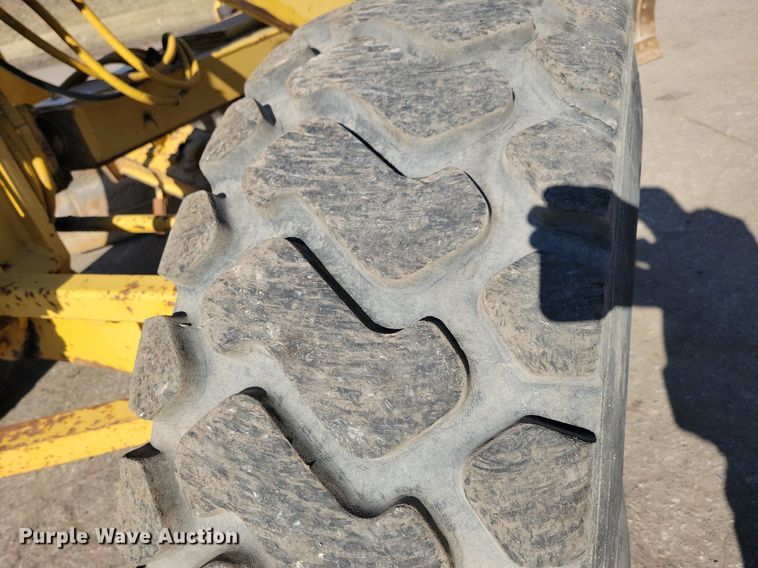 image for item DL7877 1994 Caterpillar 140G motor grader