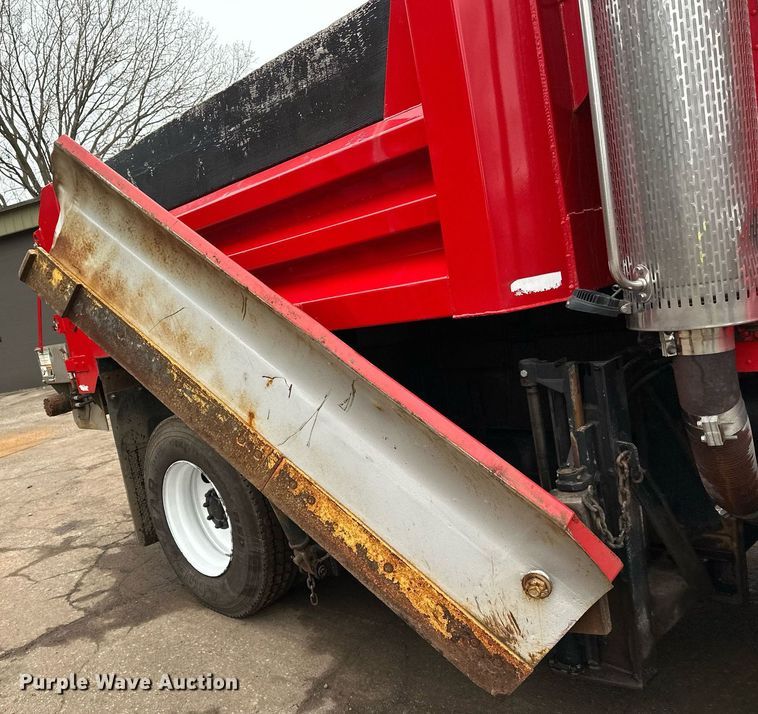 image for item DL7880 2005 Peterbilt  335 dump truck