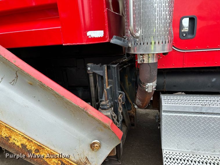 image for item DL7880 2005 Peterbilt  335 dump truck