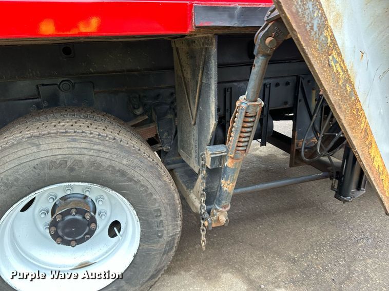 image for item DL7880 2005 Peterbilt  335 dump truck