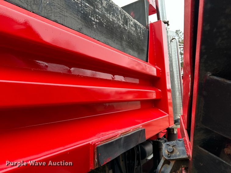 image for item DL7880 2005 Peterbilt  335 dump truck