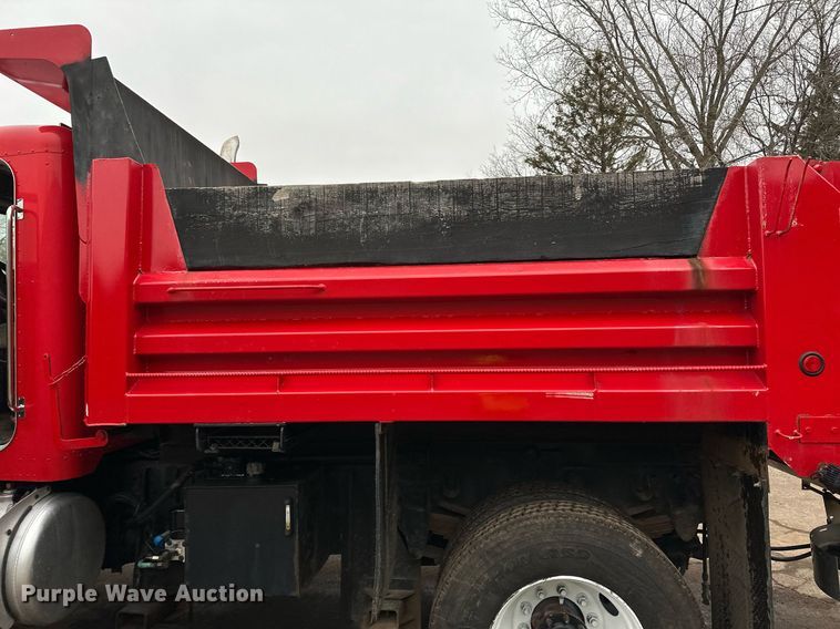 image for item DL7880 2005 Peterbilt  335 dump truck