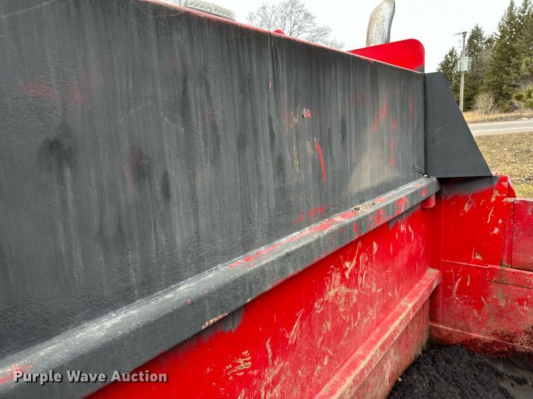 image for item DL7880 2005 Peterbilt  335 dump truck