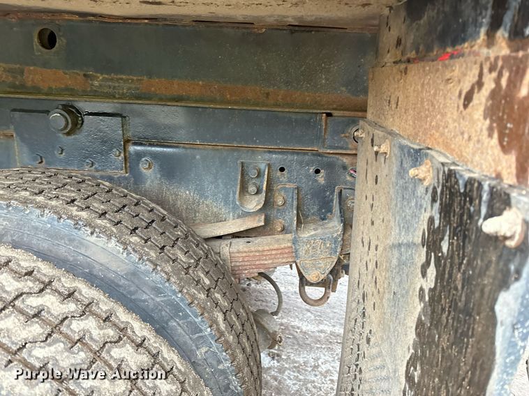 image for item DL7880 2005 Peterbilt  335 dump truck