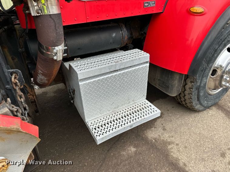 image for item DL7880 2005 Peterbilt  335 dump truck