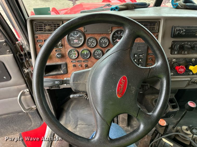 image for item DL7880 2005 Peterbilt  335 dump truck