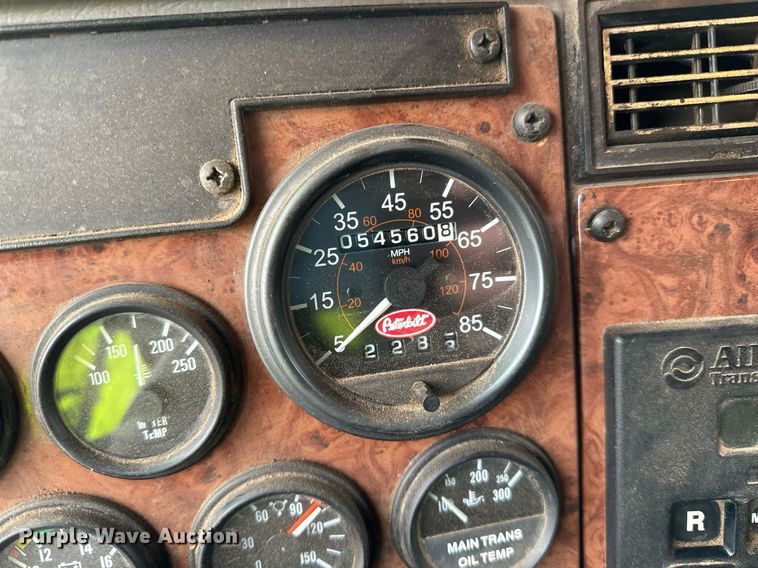 image for item DL7880 2005 Peterbilt  335 dump truck