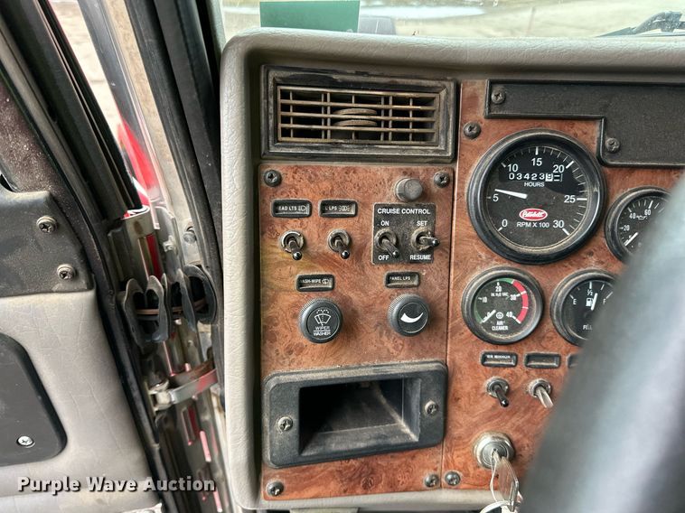 image for item DL7880 2005 Peterbilt  335 dump truck