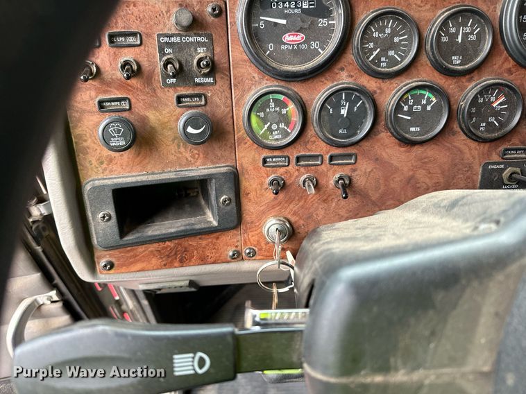 image for item DL7880 2005 Peterbilt  335 dump truck