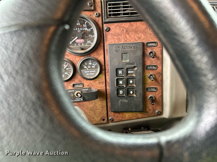 image for item DL7880 2005 Peterbilt  335 dump truck