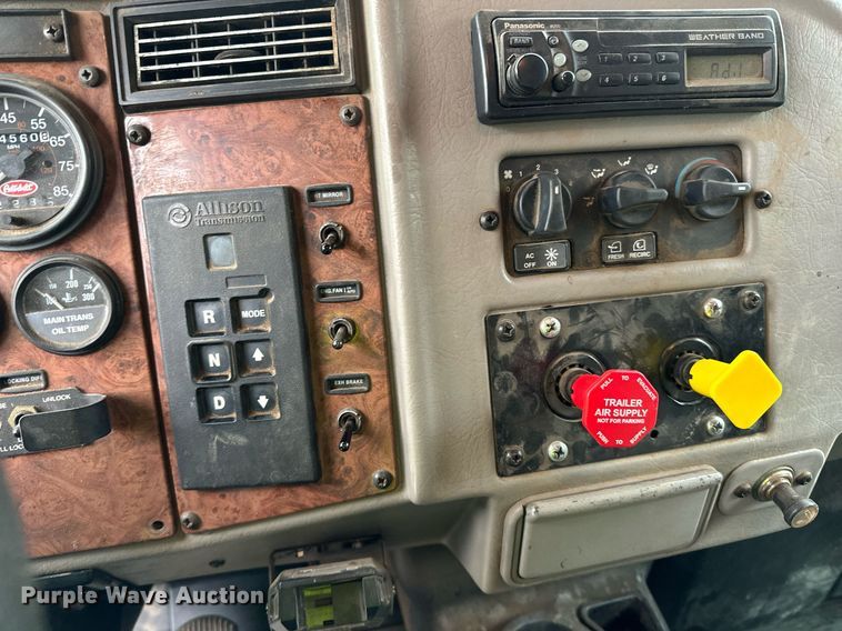 image for item DL7880 2005 Peterbilt  335 dump truck