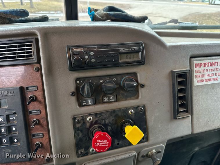 image for item DL7880 2005 Peterbilt  335 dump truck