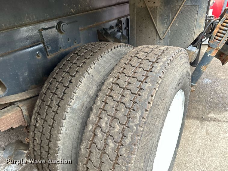 image for item DL7880 2005 Peterbilt  335 dump truck